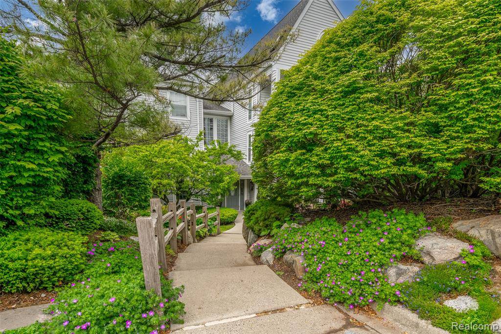 Waterford Twp, MI 48328,3553 Port Cove Drive 3 39