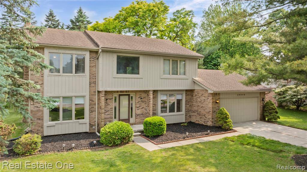 28840 E King William Drive, Farmington, MI 48331