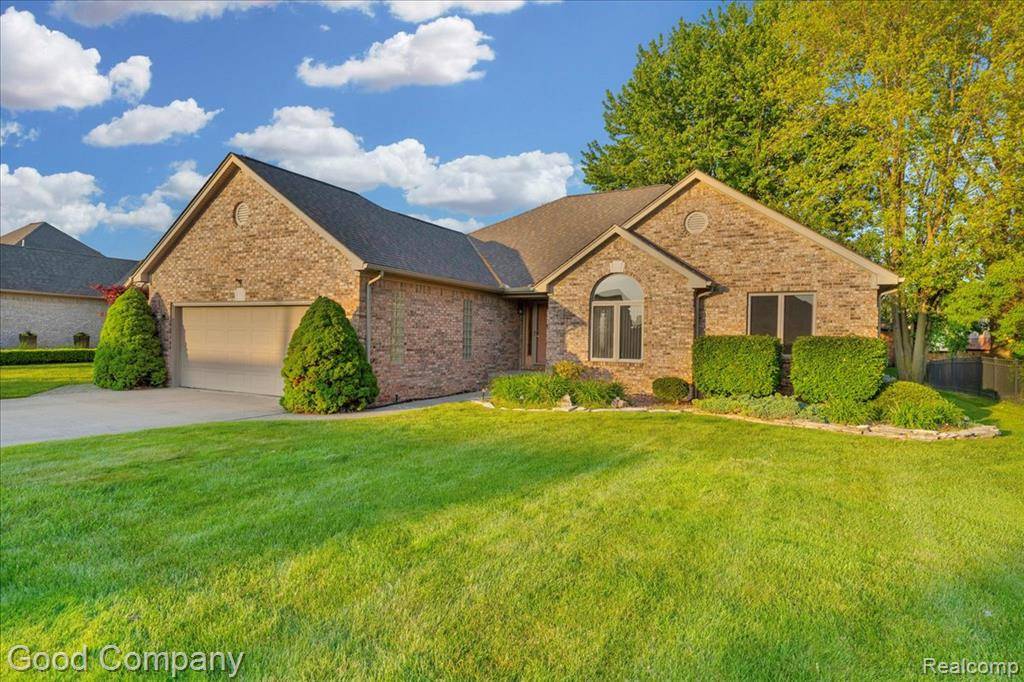 51414 Pinewood Drive, Macomb Twp, MI 48042