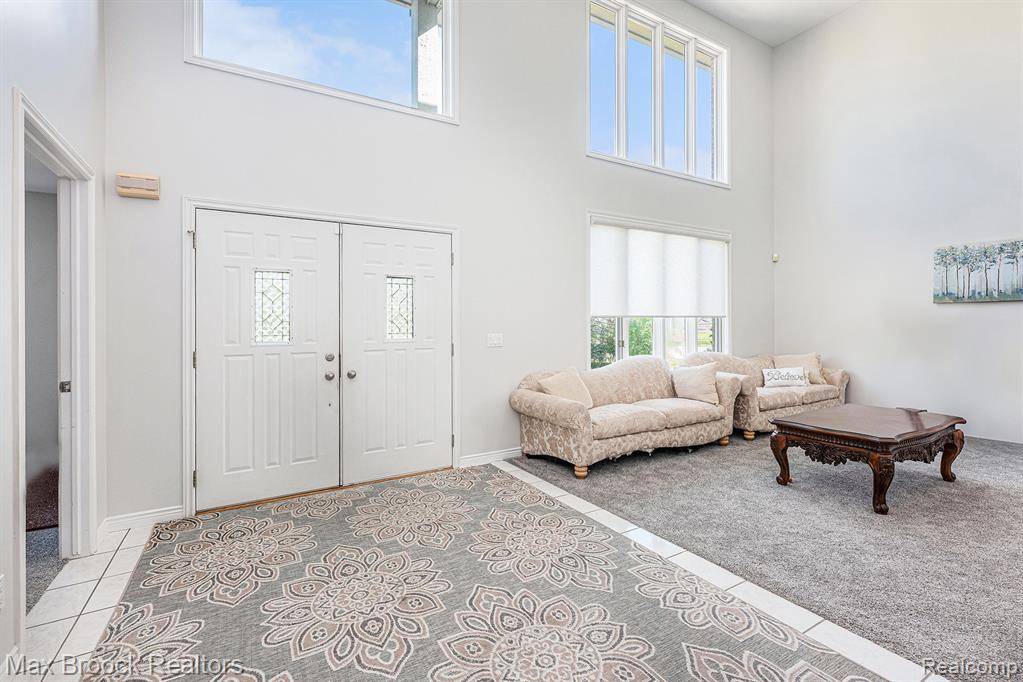 West Bloomfield Twp, MI 48322,6011 MAPLE FOREST
