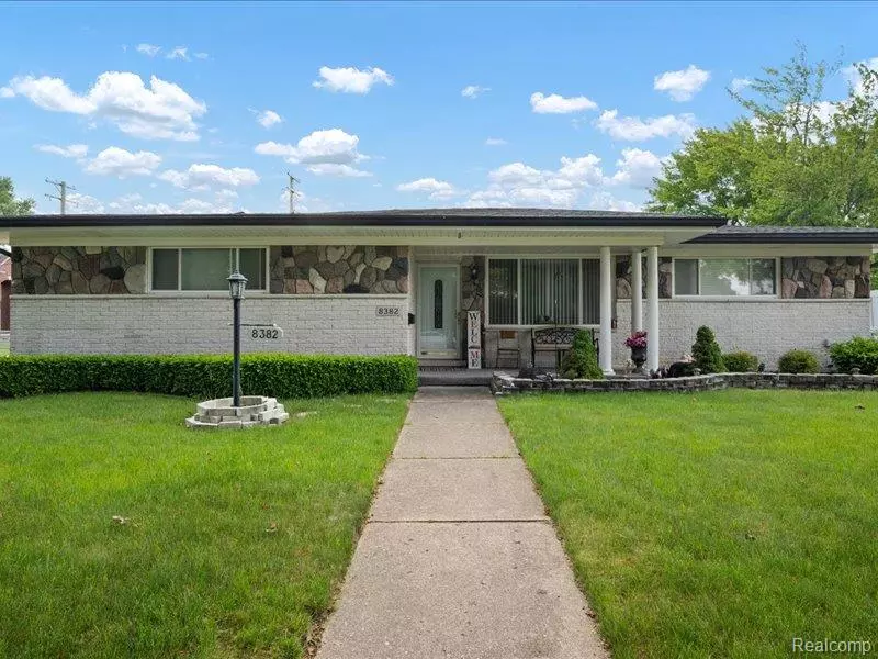 8382 Fairfax Drive, Sterling Heights, MI 48312