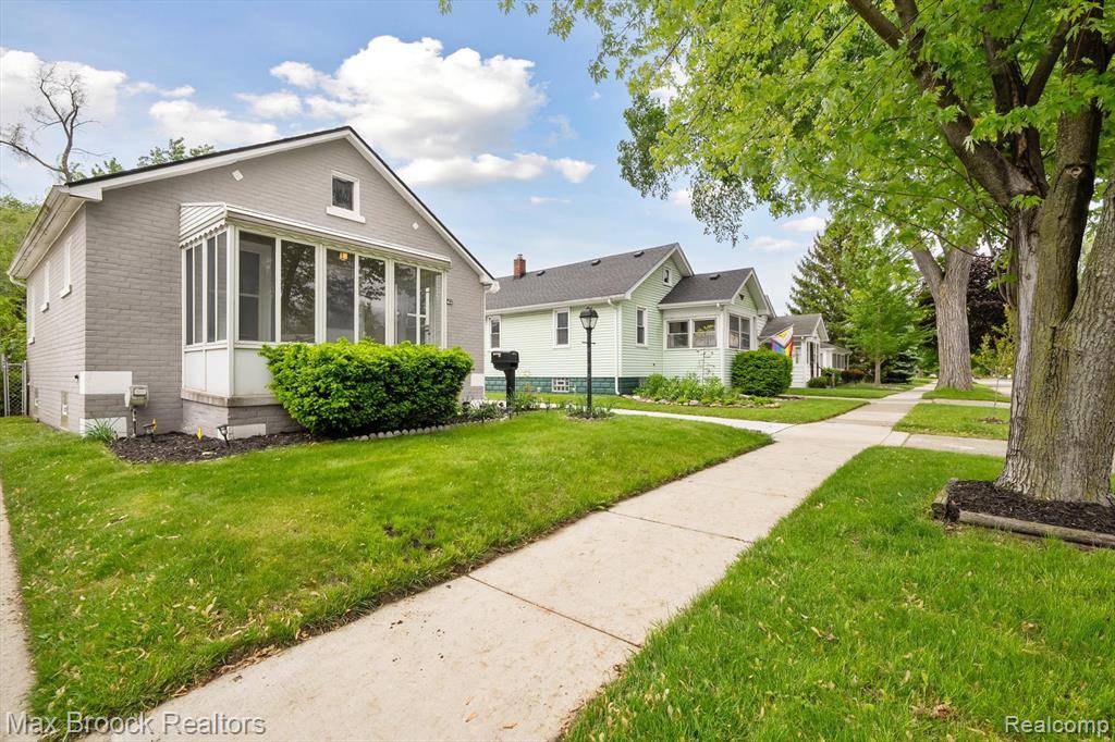 Clawson, MI 48017,262 W Tacoma Street