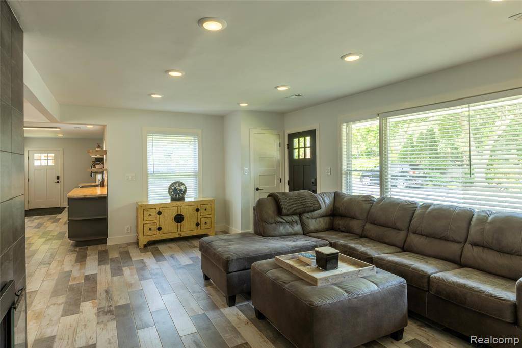 Grosse Pointe Farms, MI 48236,343 Beaupre Avenue