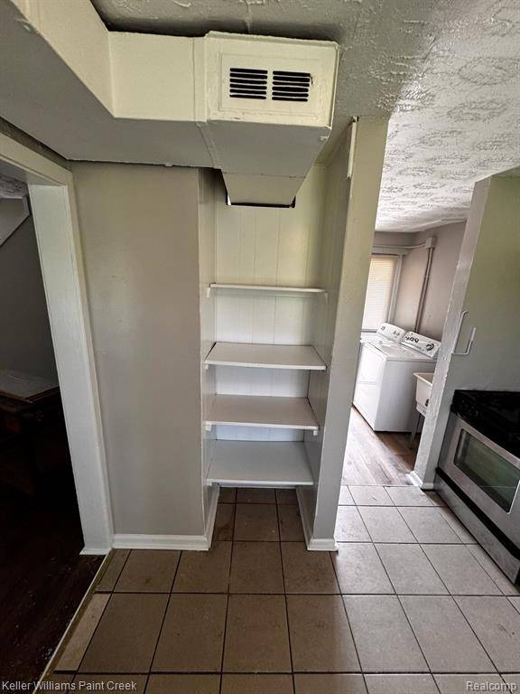 Westland, MI 48186,31956 Charlevoix Court