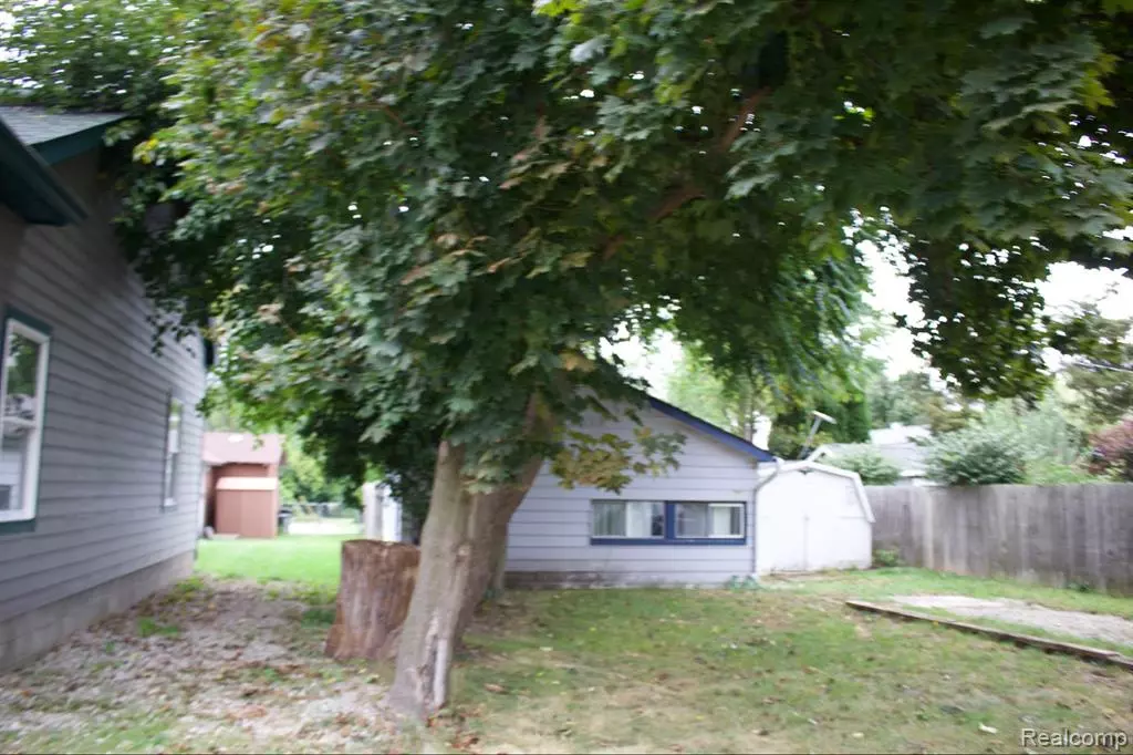 Keego Harbor, MI 48320,2960 GLENBROKE Street