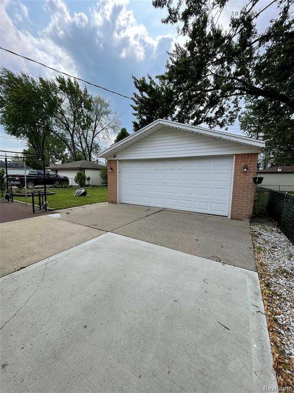Warren, MI 48088,31551 Newport Drive