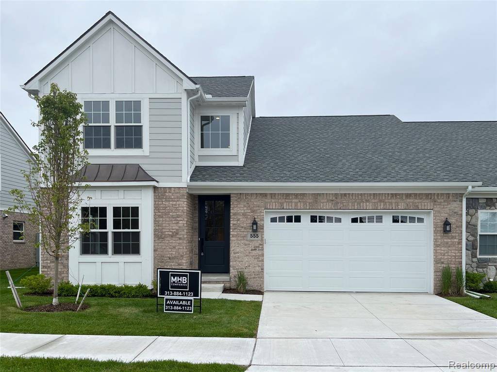 585 HERITAGE Pl, St. Clair Shores, MI 48080