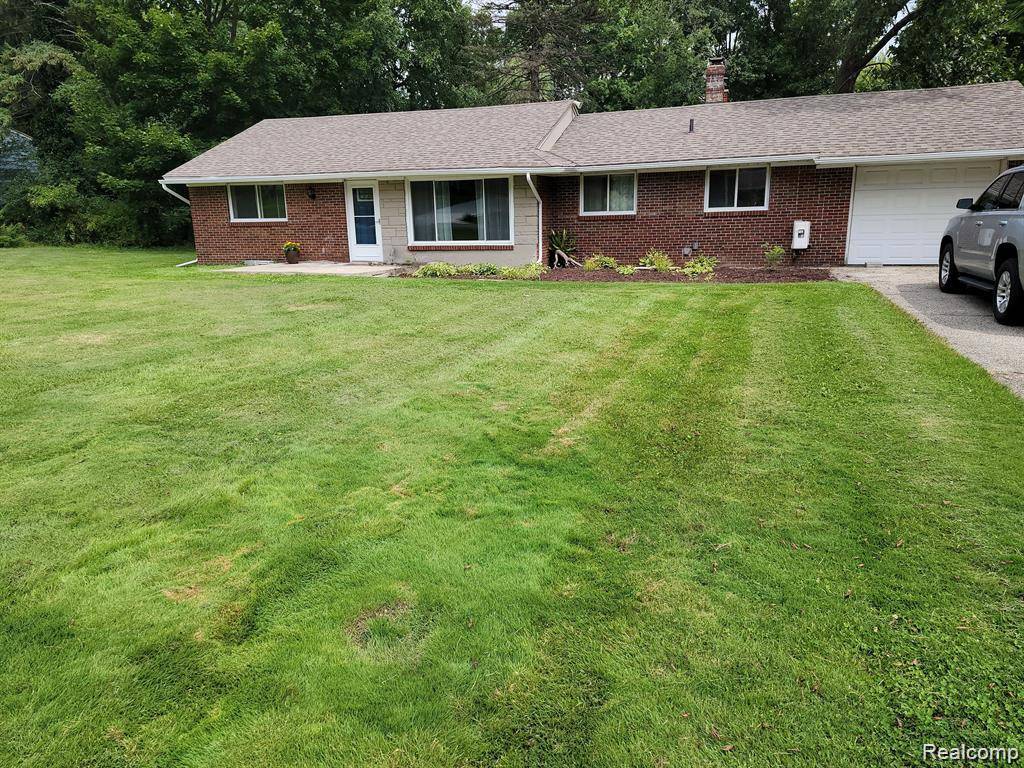 Bloomfield Hills, MI 48302,2479 Emerson Avenue