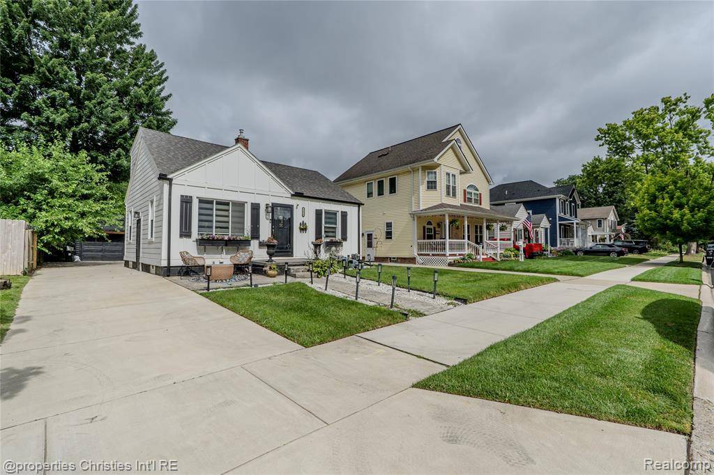 Royal Oak, MI 48067,1328 McLean Avenue