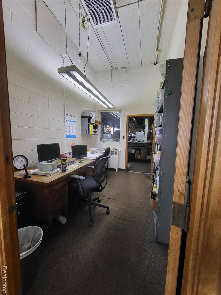 15321 W 11 MILE Road, Oak Park, MI 48237