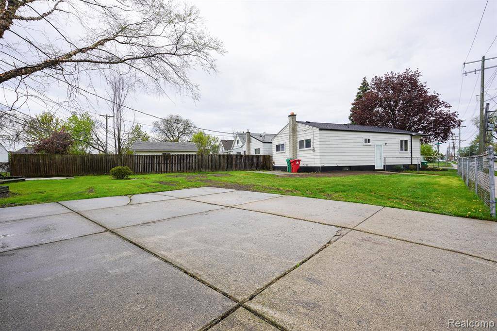 Eastpointe, MI 48021,16282 EVERGREEN Avenue