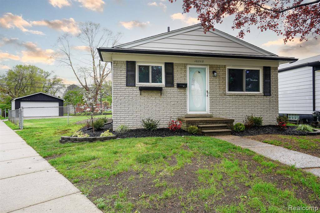 Eastpointe, MI 48021,16282 EVERGREEN Avenue