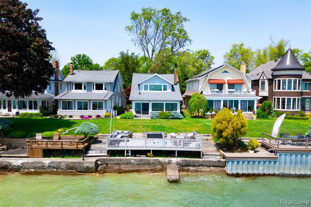 29899 E River Road, Grosse Ile Twp, MI 48138