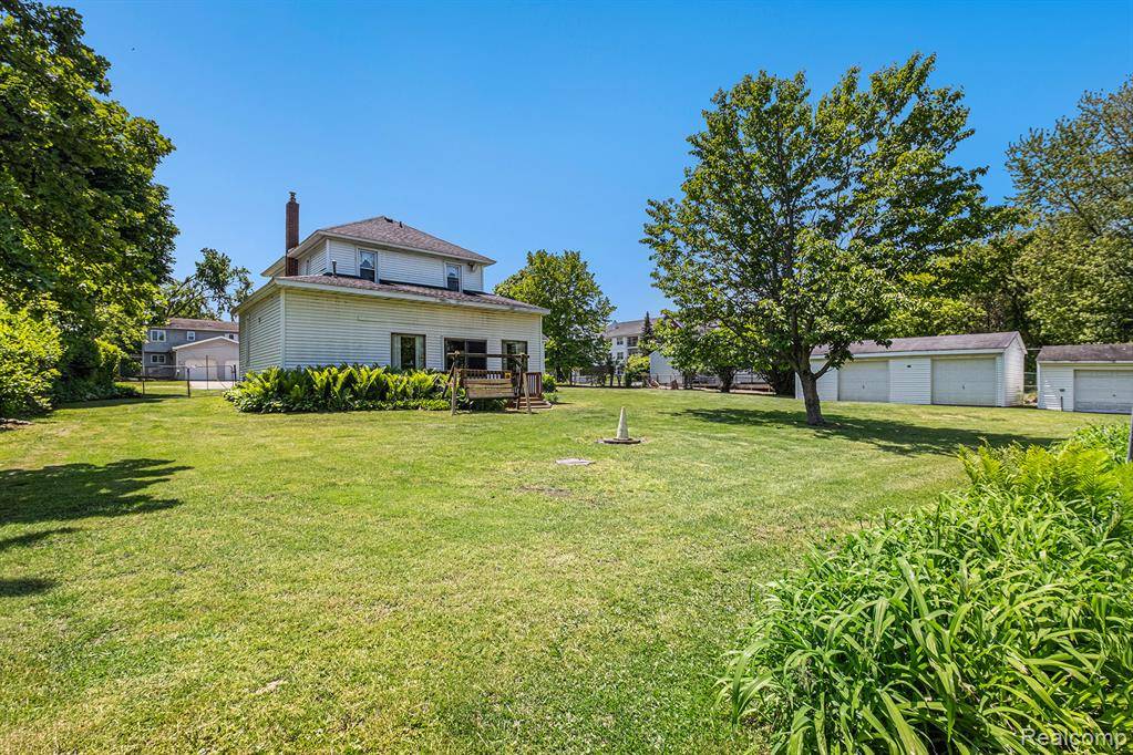 Fenton, MI 48430,307 E Shiawassee Avenue