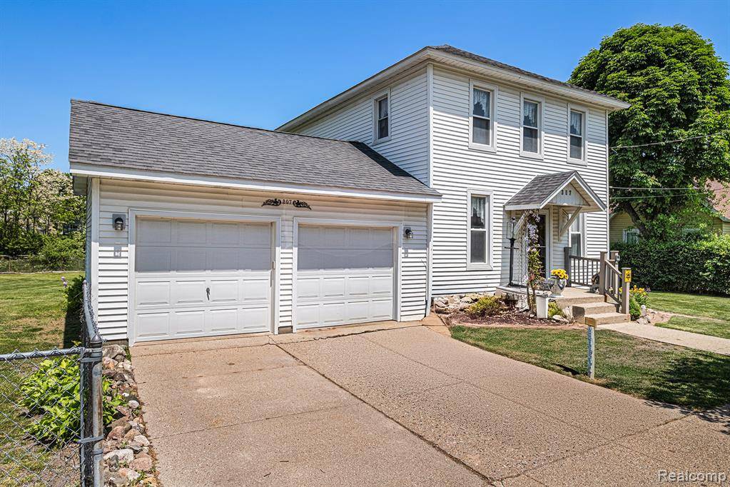 Fenton, MI 48430,307 E Shiawassee Avenue