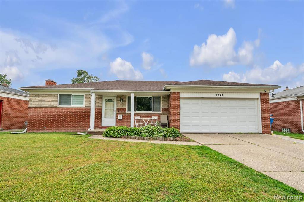 2528 Geoffry Drive, Warren, MI 48092