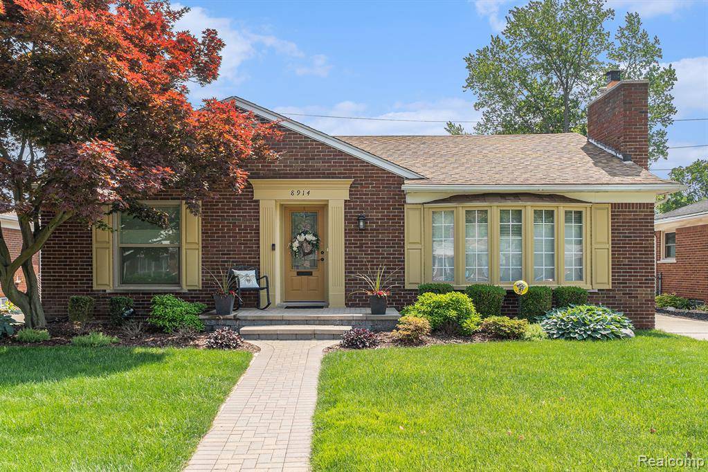 Redford Twp, MI 48239,8914 Mercedes