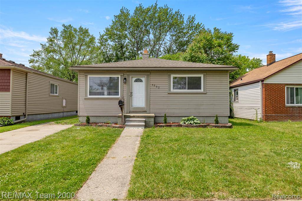 4652 Raymond Avenue, Dearborn Heights, MI 48125