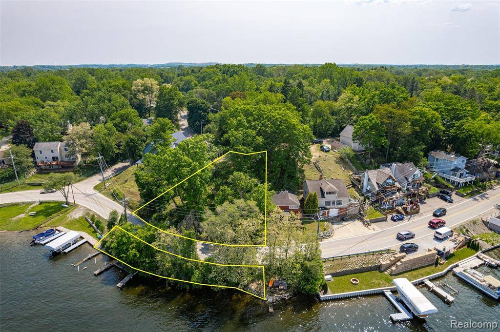 411 Heights Road, Lake Orion Vlg, MI 48362
