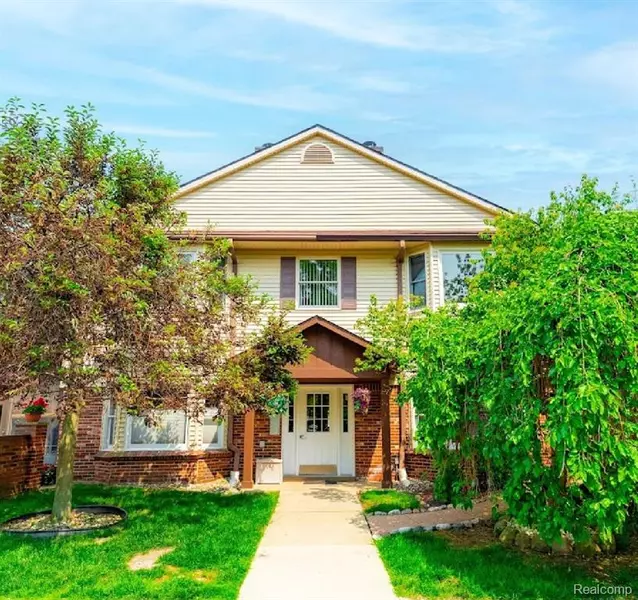 8597 Mathias Drive #37, Grosse Ile Twp, MI 48138