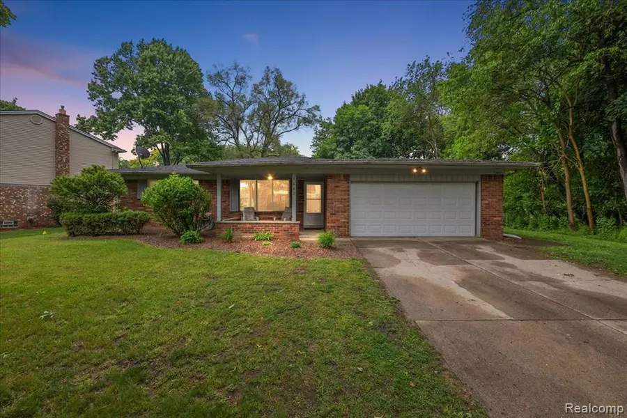 1462 Three Lakes Drive, Troy, MI 48085