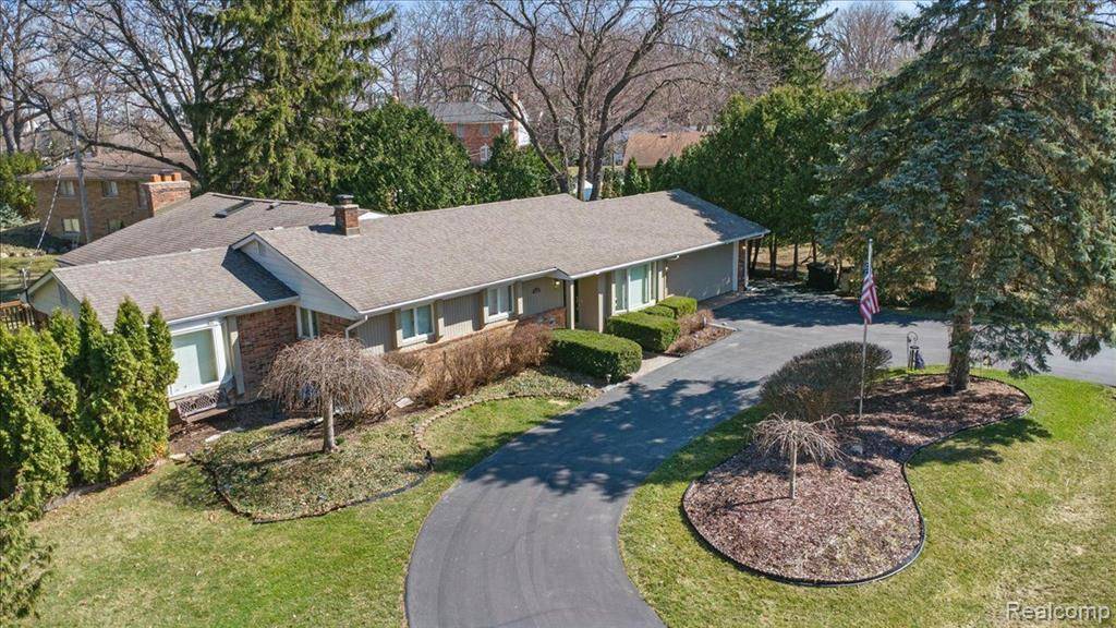5080 KITSON Lane, West Bloomfield Twp, MI 48324