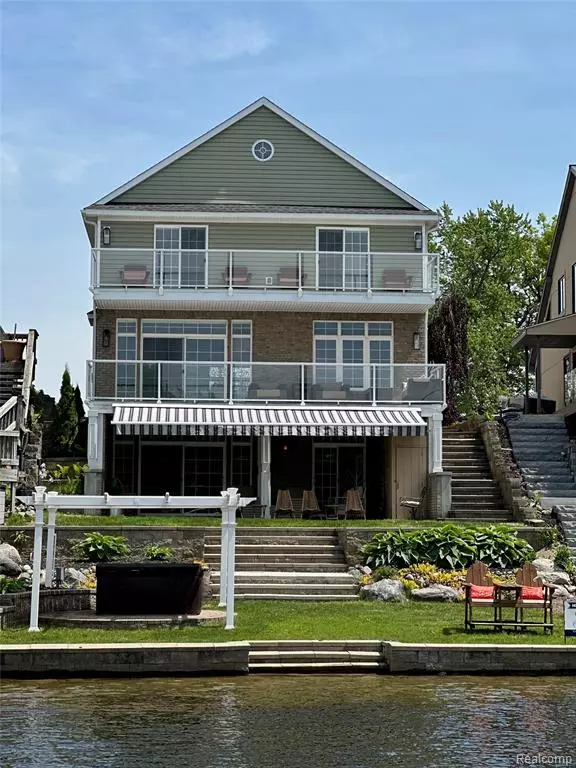 Lake Orion Vlg, MI 48362,610 LONGPOINTE Drive