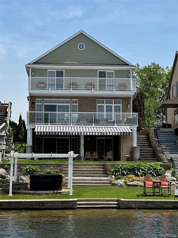 610 LONGPOINTE Drive, Lake Orion Vlg, MI 48362