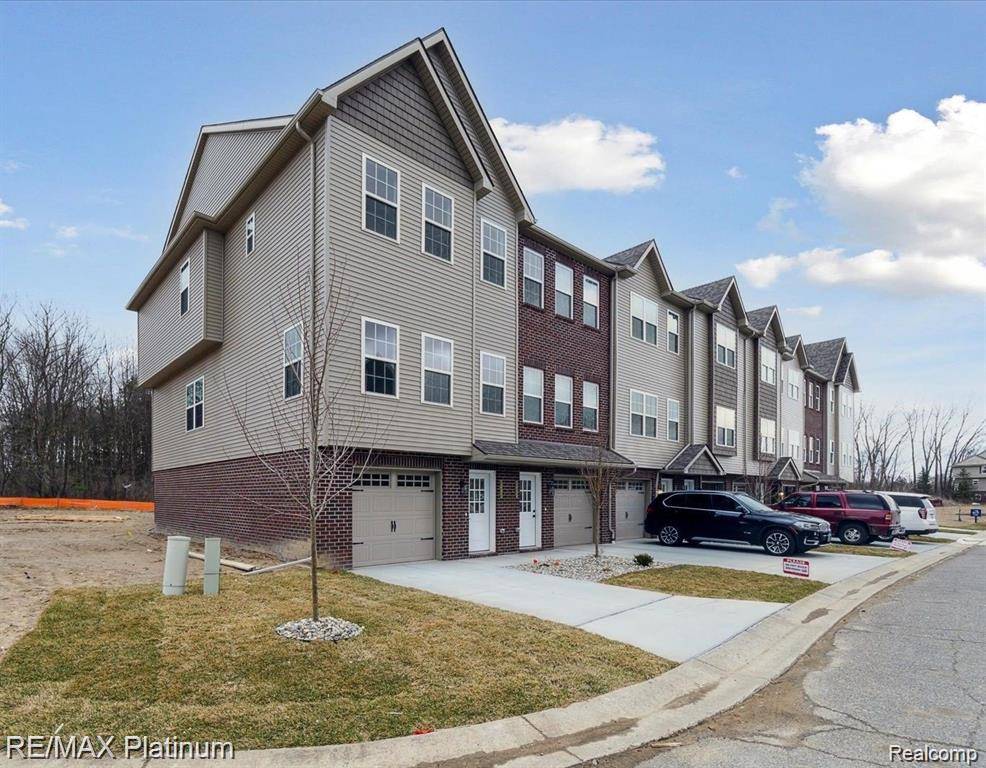 Howell Twp, MI 48855,1685 PINECROFT Lane