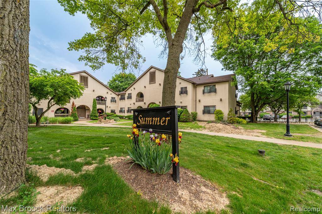 42160 Woodward Avenue 37, Bloomfield Hills, MI 48304