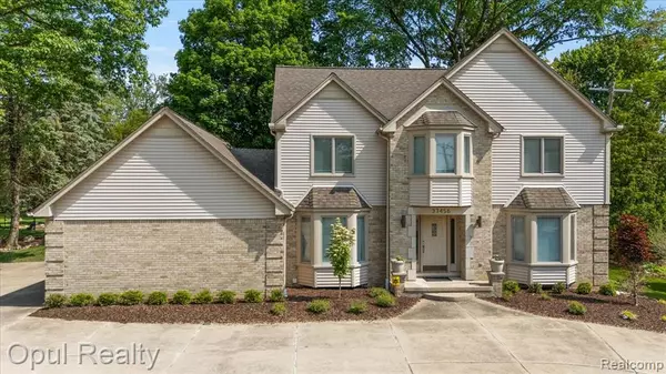37456 Rhonswood Drive, Farmington Hills, MI 48167