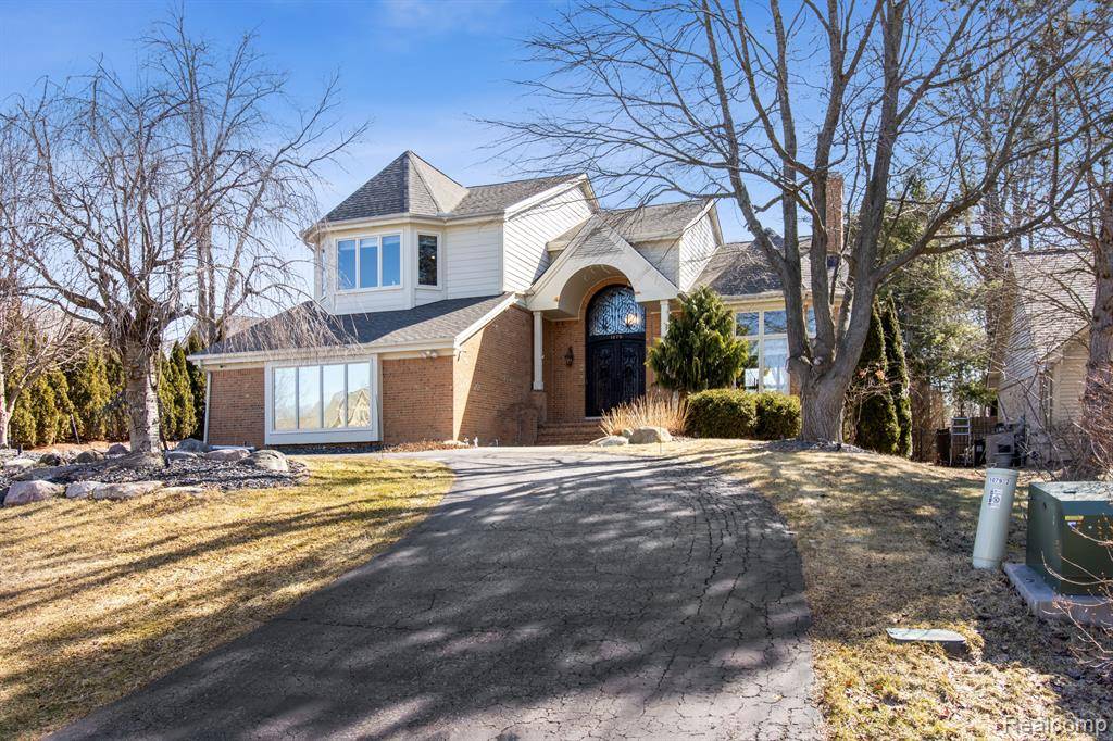 1079 FOREST BAY Drive, Waterford Twp, MI 48328