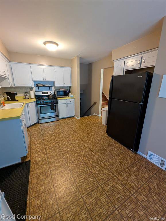 Warren, MI 48088,32712 Columbus Drive