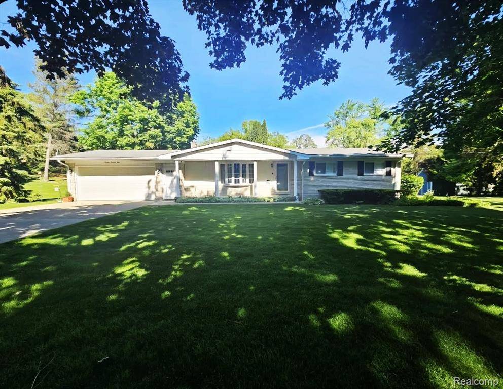 1674 Newark Avenue, Pontiac, MI 48340