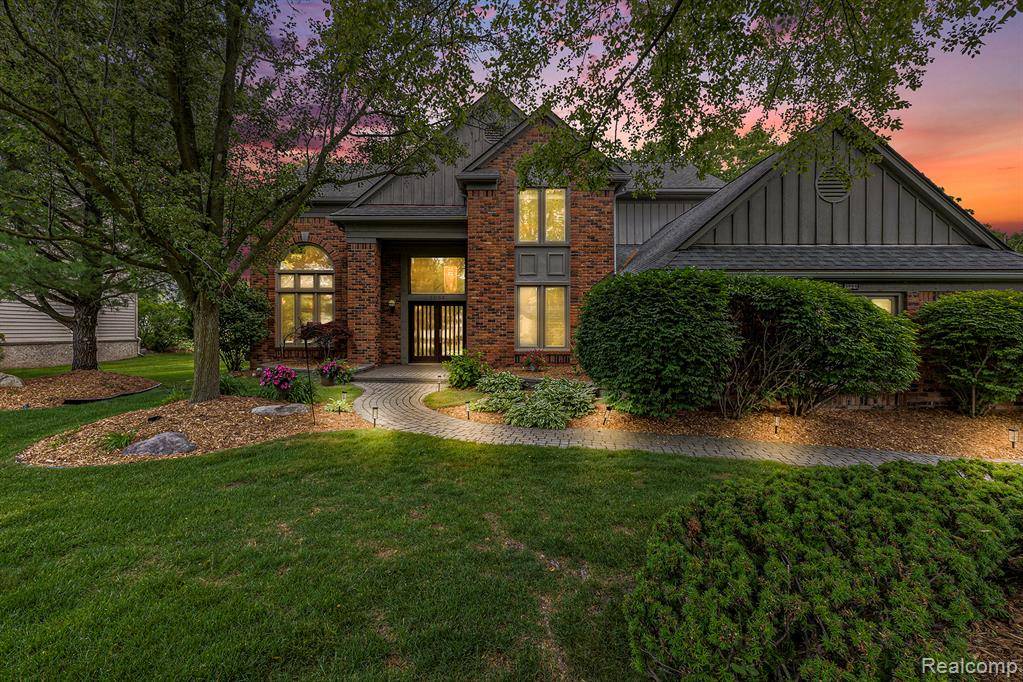 5064 Silverwood Drive, West Bloomfield Twp, MI 48322