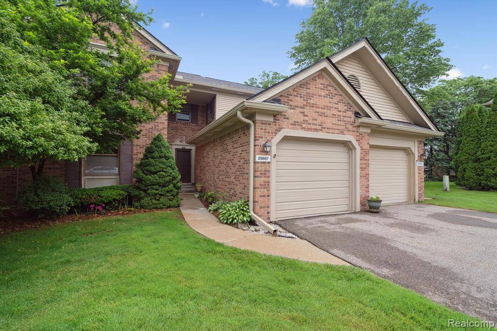 29865 Indian Trail 107, Farmington Hills, MI 48331