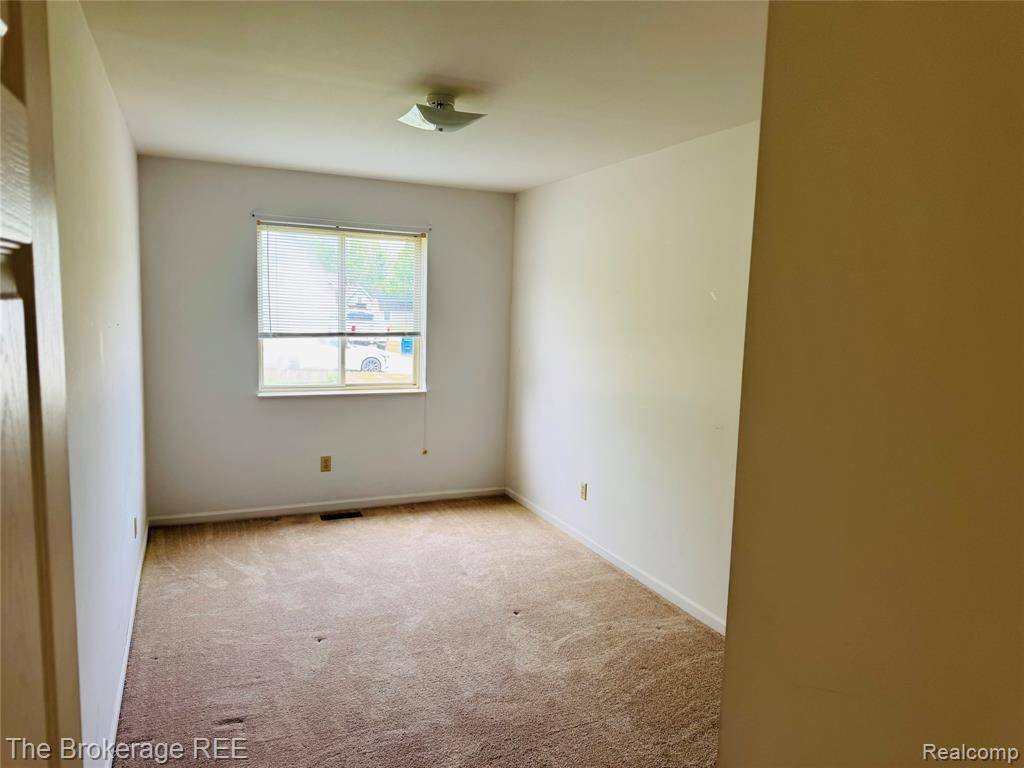Fenton, MI 48430,2525 Torrey Grove Court
