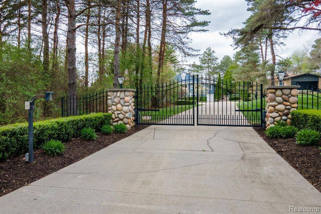 Orion Twp, MI 48362,900 INDIANWOOD Road