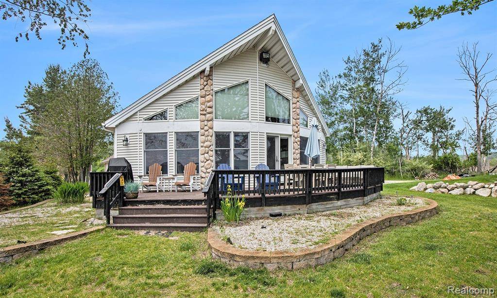 8721 Bayview Road, Onekama Vlg, MI 49675