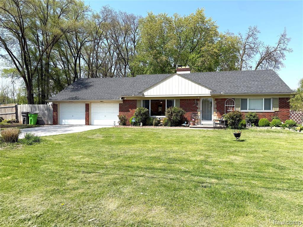 22985 Iroquois Street, Clinton Twp, MI 48036