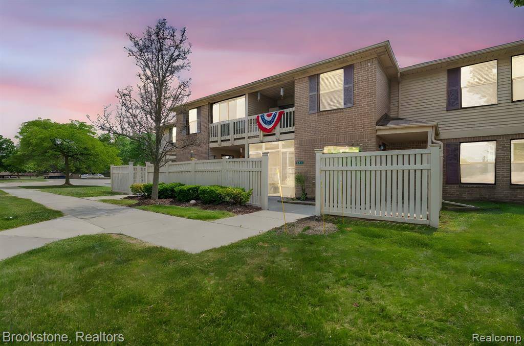 South Lyon, MI 48178,61156 Greenwood Drive 4