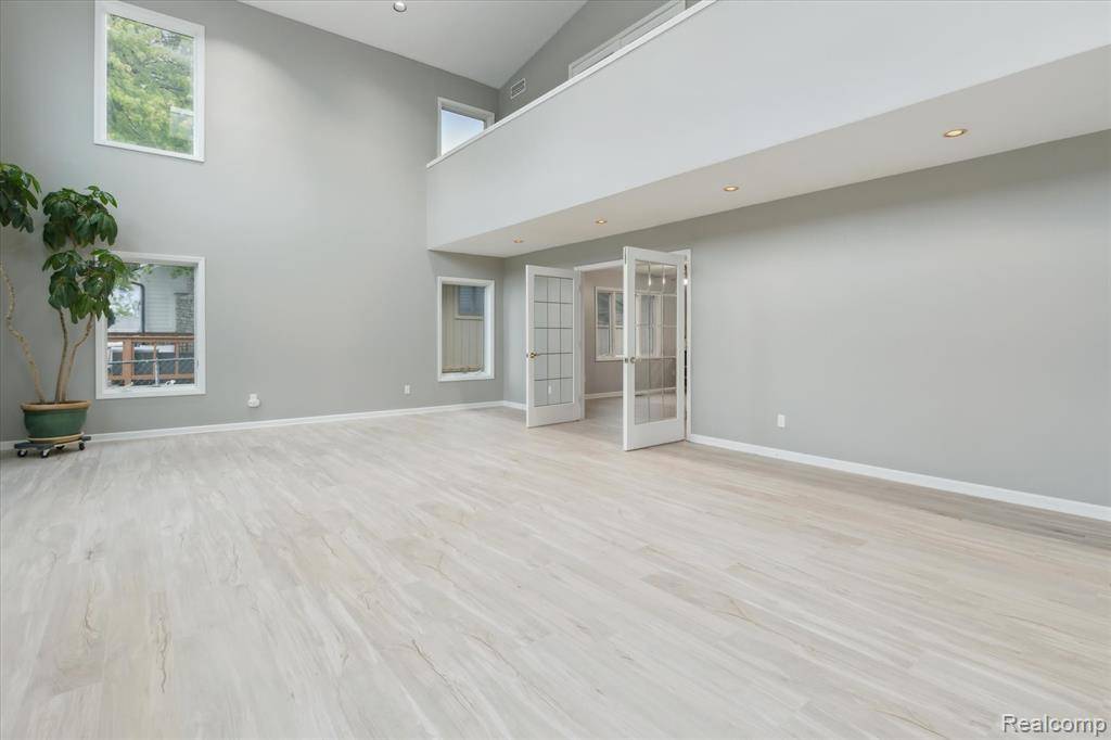 Harrison Twp, MI 48045,37793 Circle Drive