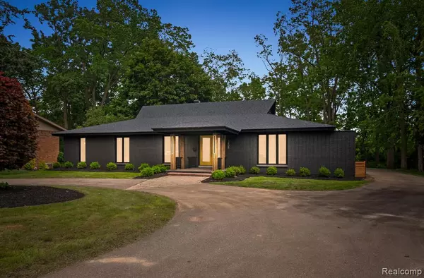 3405 Pine Estates Drive, West Bloomfield Twp, MI 48323