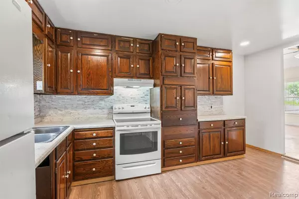Burton, MI 48529,1496 E Parkwood Avenue