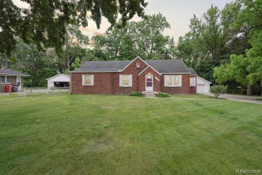 36280 Moravian Drive, Clinton Twp, MI 48035
