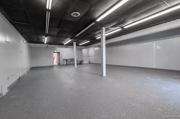 Detroit, MI 48212,2209 E DAVISON Street