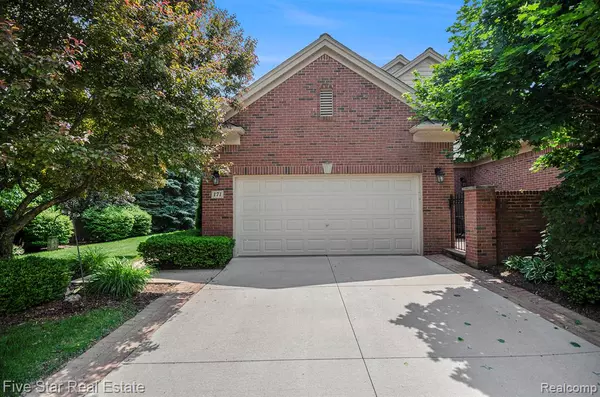 171 Harrington Drive, Troy, MI 48098