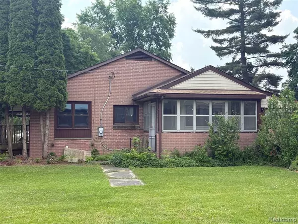 206 S Hospital Road, Waterford Twp, MI 48327
