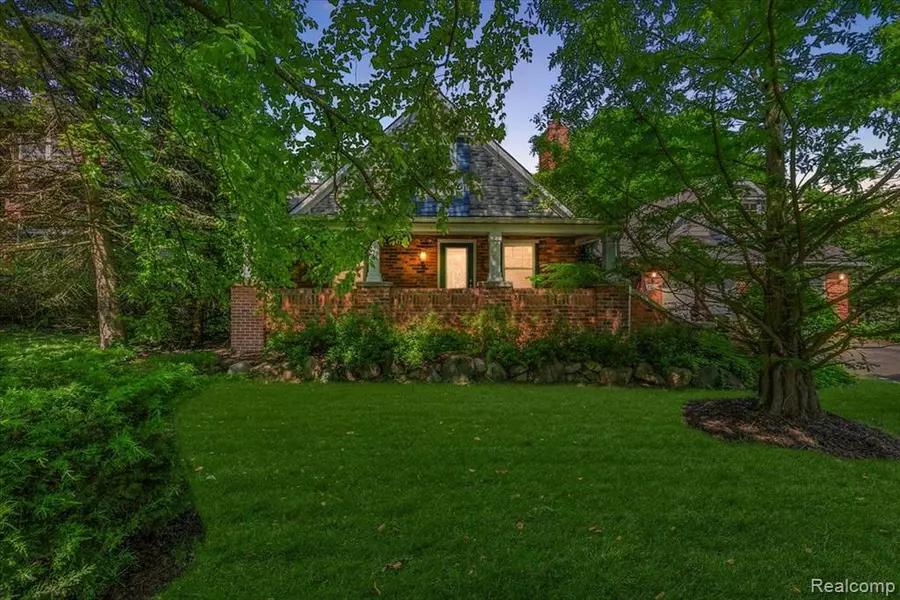 2280 Island View Drive, West Bloomfield Twp, MI 48324