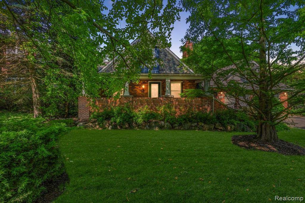 2280 Island View Drive, West Bloomfield Twp, MI 48324